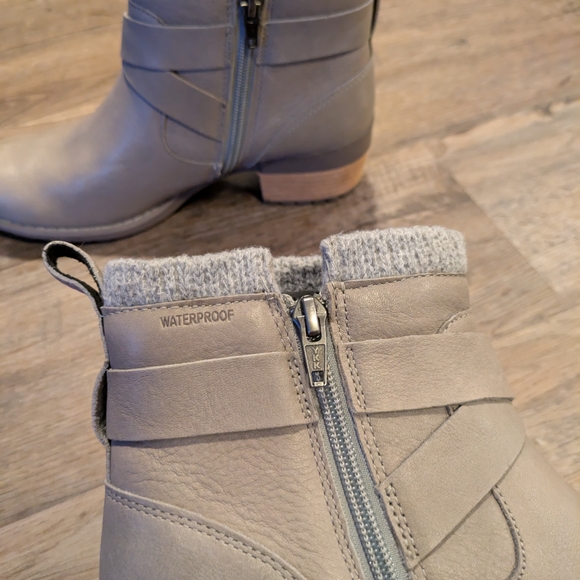 Leather Ankle Booties waterproof gray/taupe NWOT - Picture 3 of 7